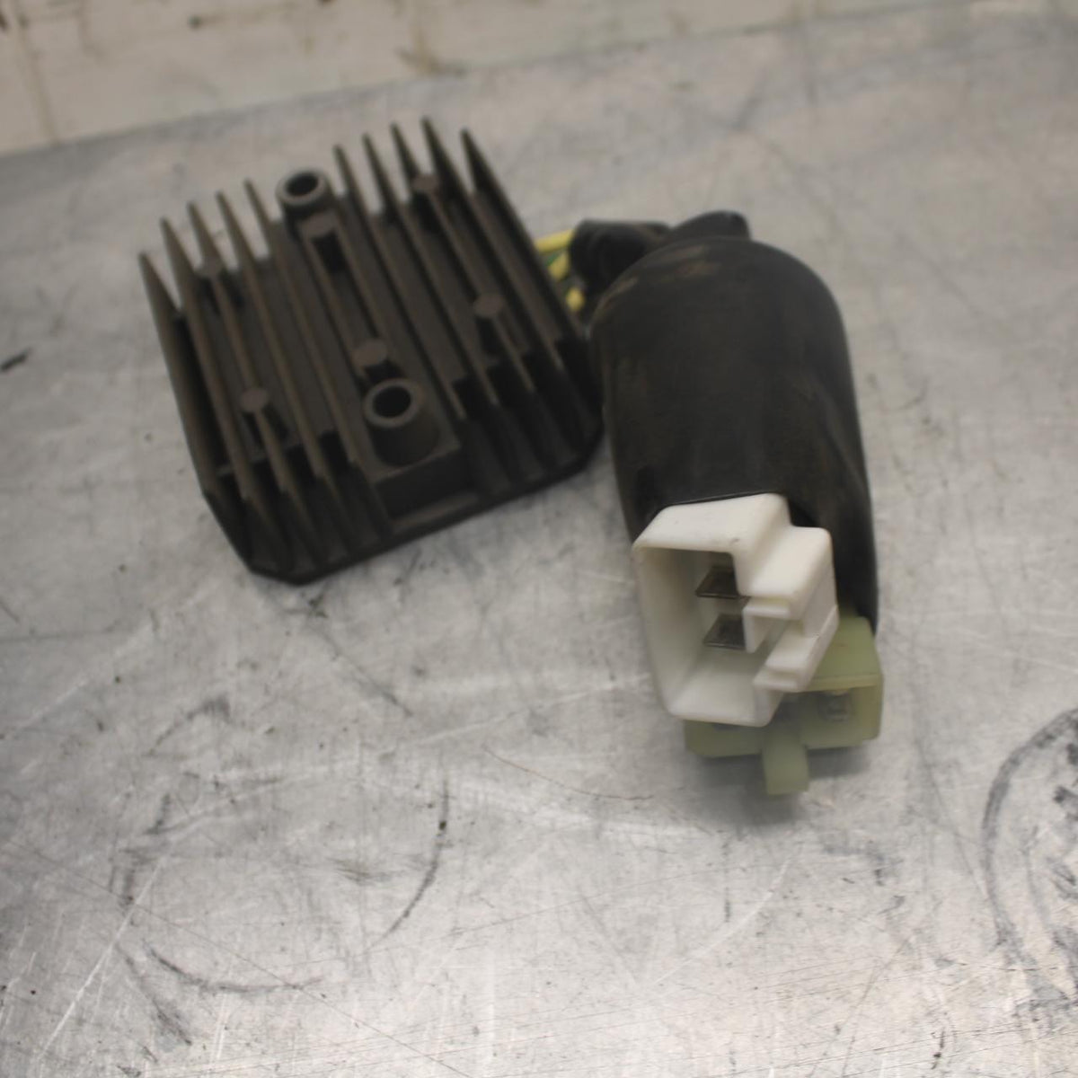 00-01 HONDA RC51 RVT1000R SP1 RECTIFIER VOLTAGE REGULATOR BB461