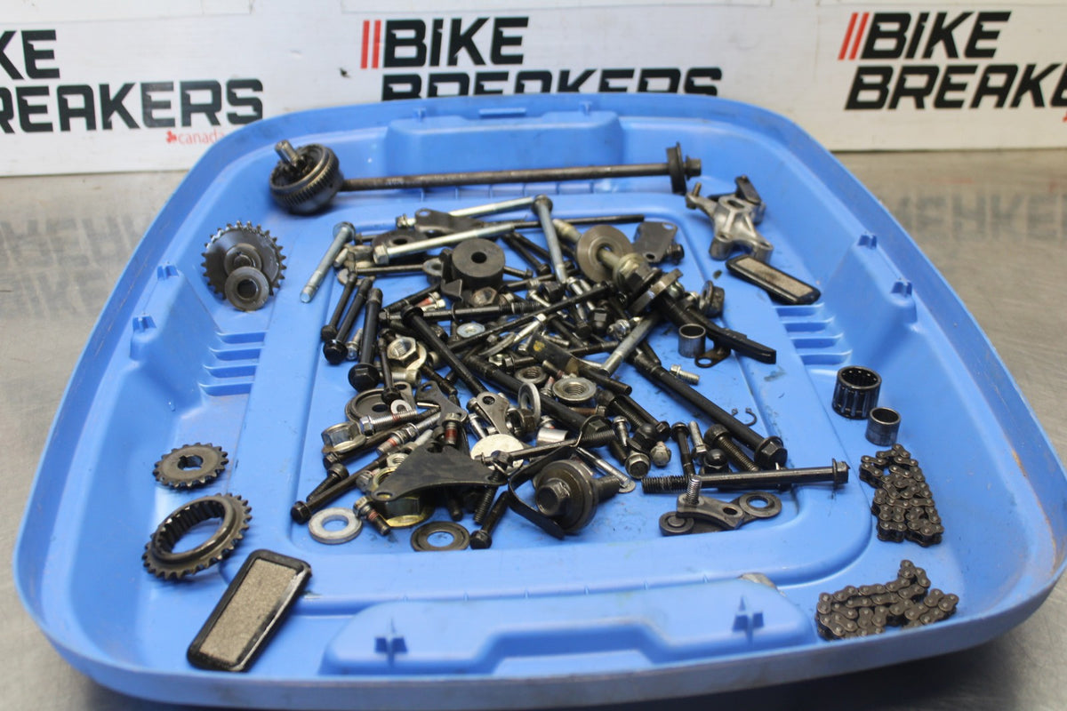 97 KAWASAKI VULCAN 1500 VN1500D CLASSIC ENGINE BOLTS HARDWARE MOTOR BB936