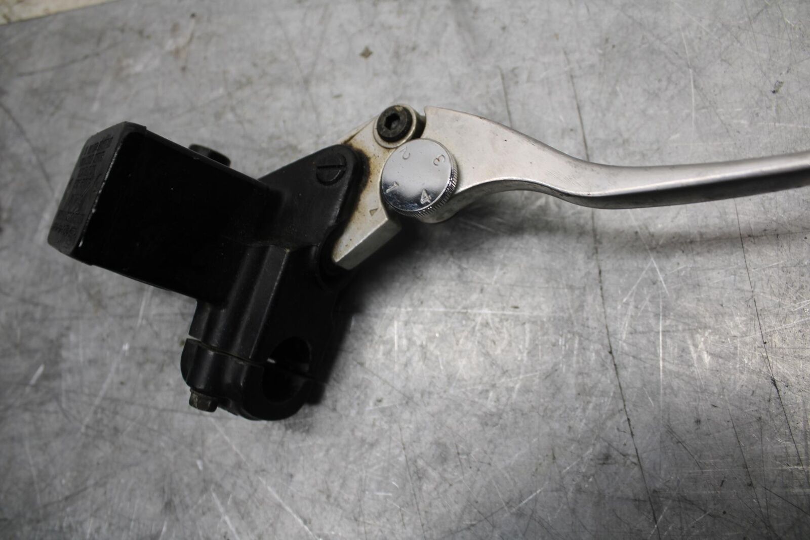 1993 Suzuki GSXR1100W FRONT BRAKE MASTER CYLINDER w/ LEVER BB46