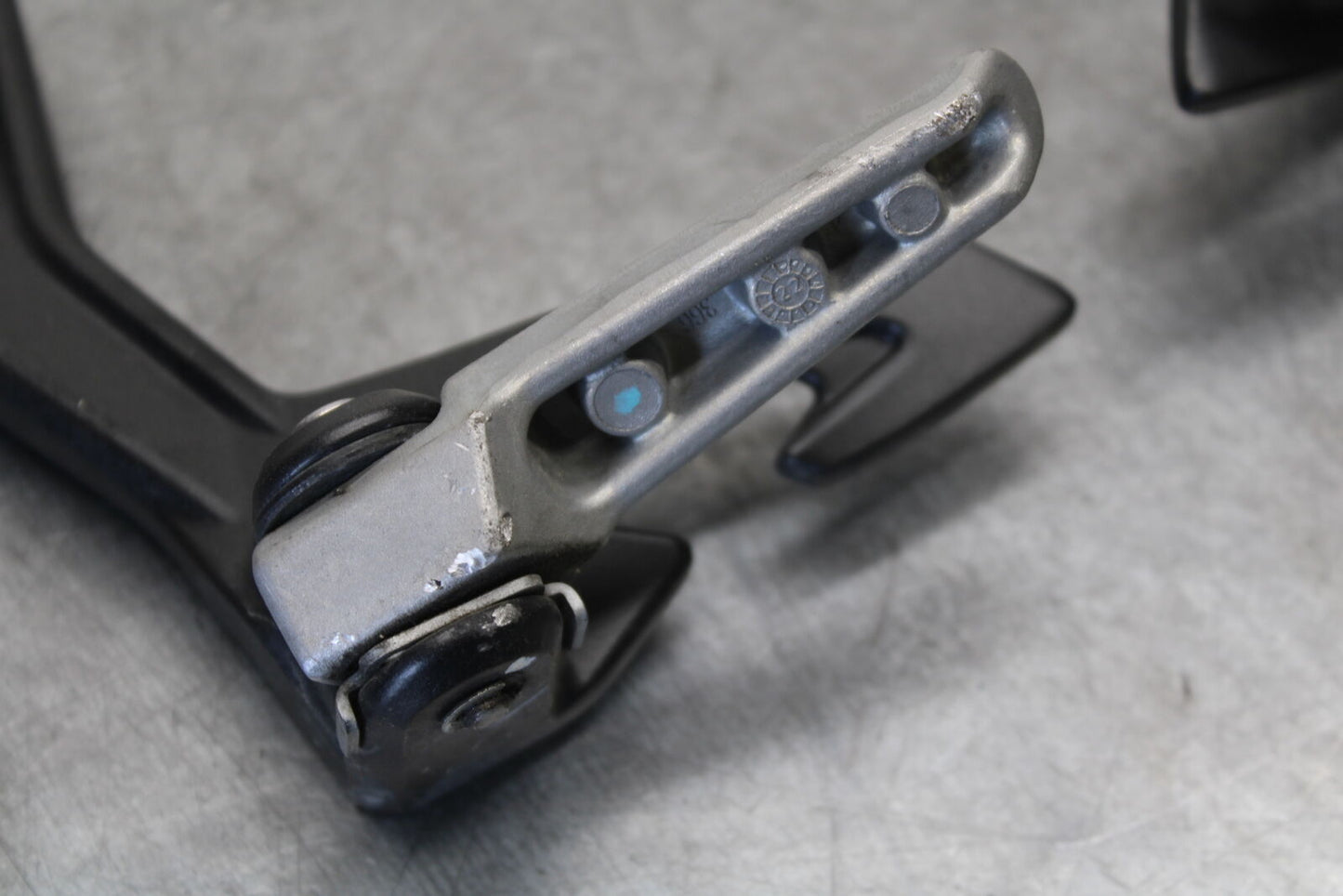 18-23 KAWASAKI NINJA 400 REAR BACK PASSENGER PEG SET PAIR BB679