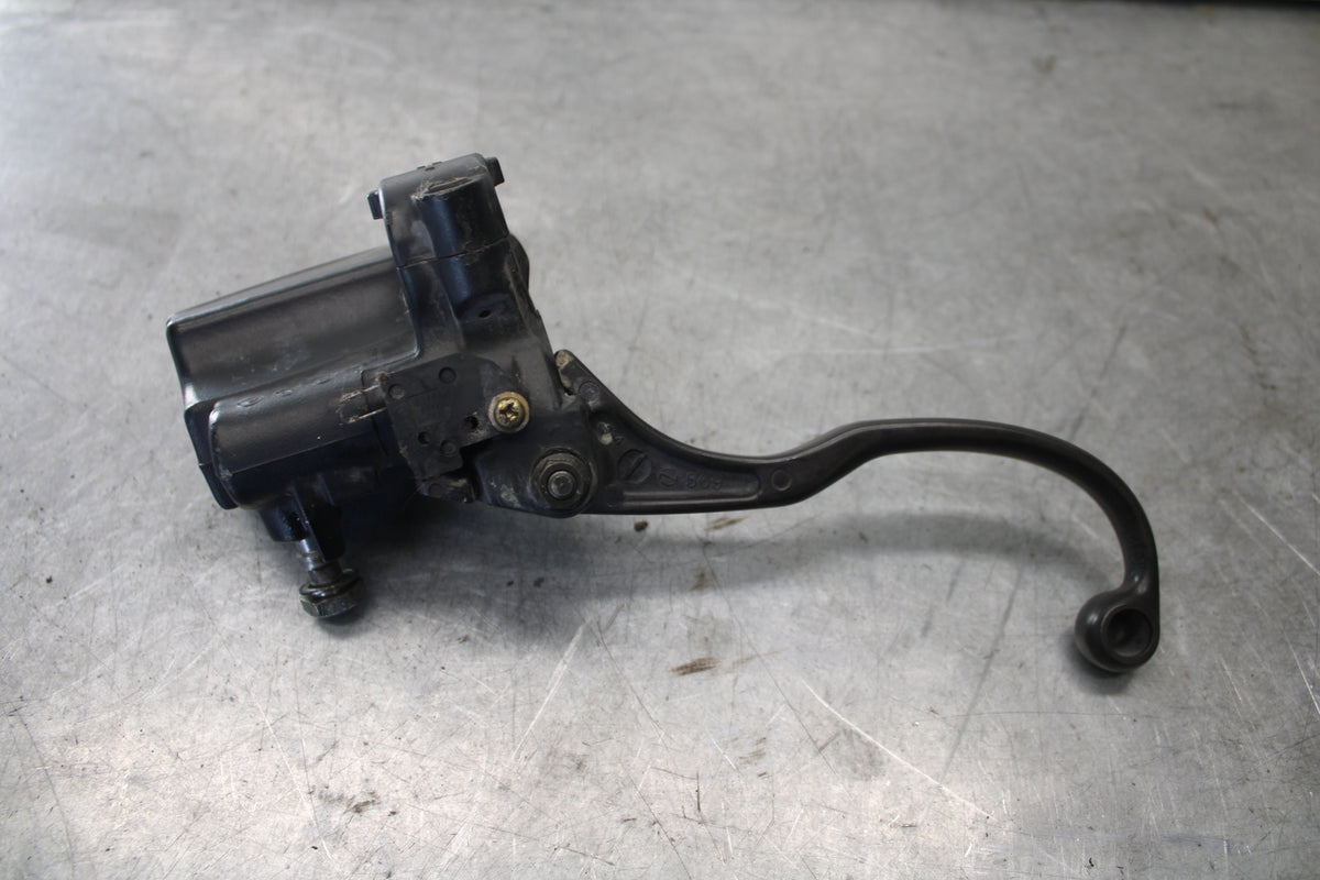 01-06 TRIUMPH TIGER 955I FRONT BRAKE MASTER CYLINDER w/ LEVER  BB693