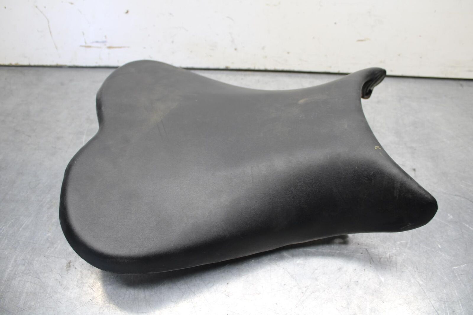 1995 Suzuki RF600R FRONT DRIVERS SEAT PAD SADDLE PILLION BB104