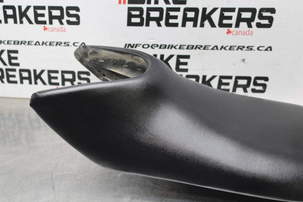 08 HONDA CBR125R FRONT DRIVERS SEAT PAD SADDLE PILLION BB839