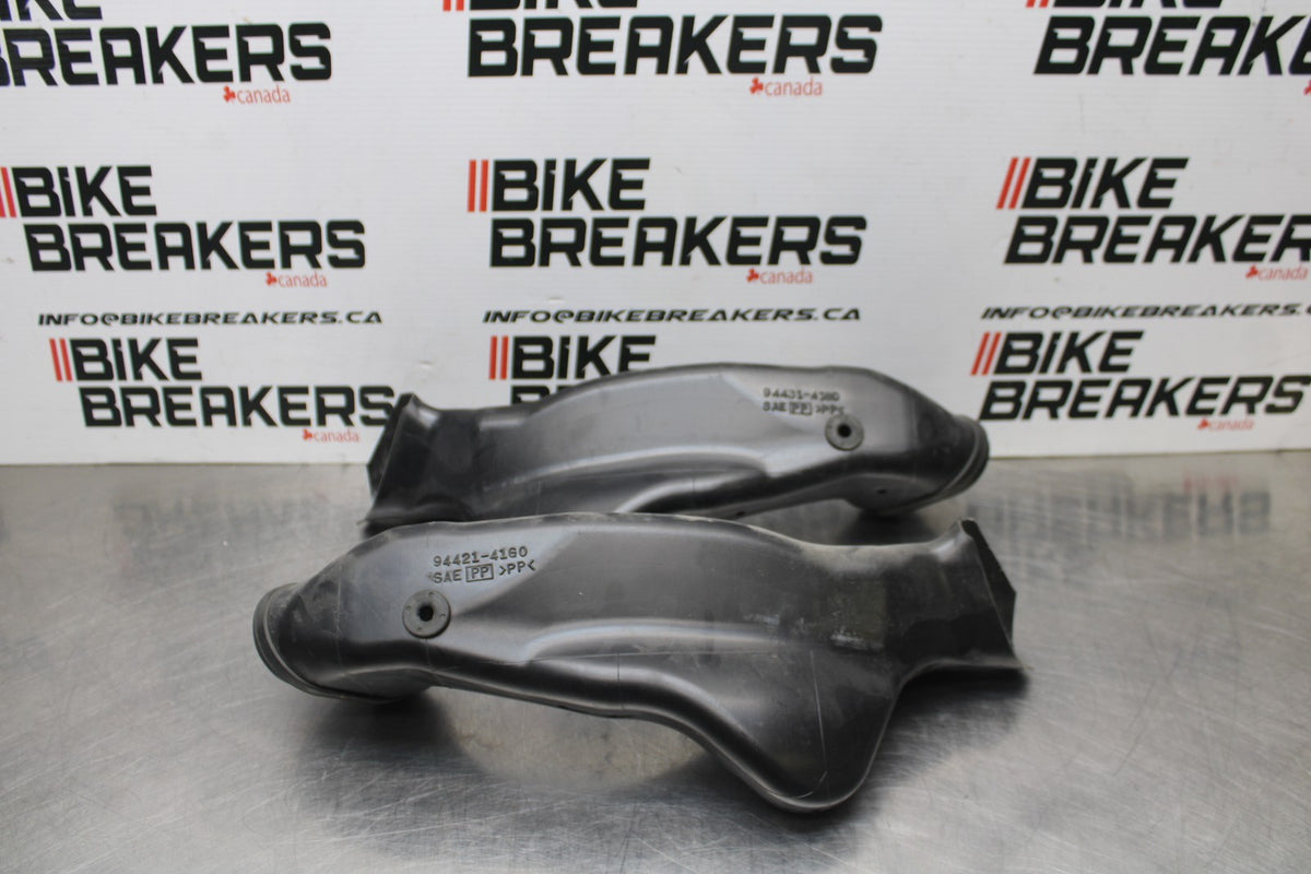 05-06 SUZUKI GSXR1000 RIGHT LEFT AIR INTAKE DUCTS BB857