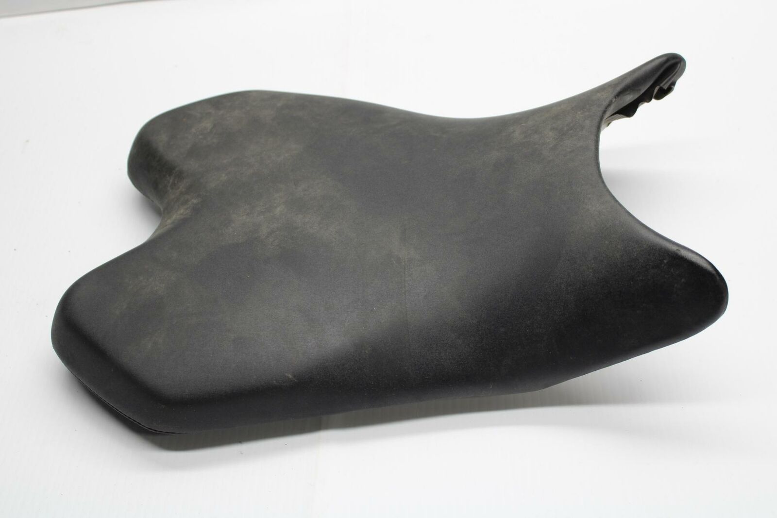 08-16 YAMAHA YZF R6 FRONT DRIVERS SEAT PAD SADDLE PILLION BB247