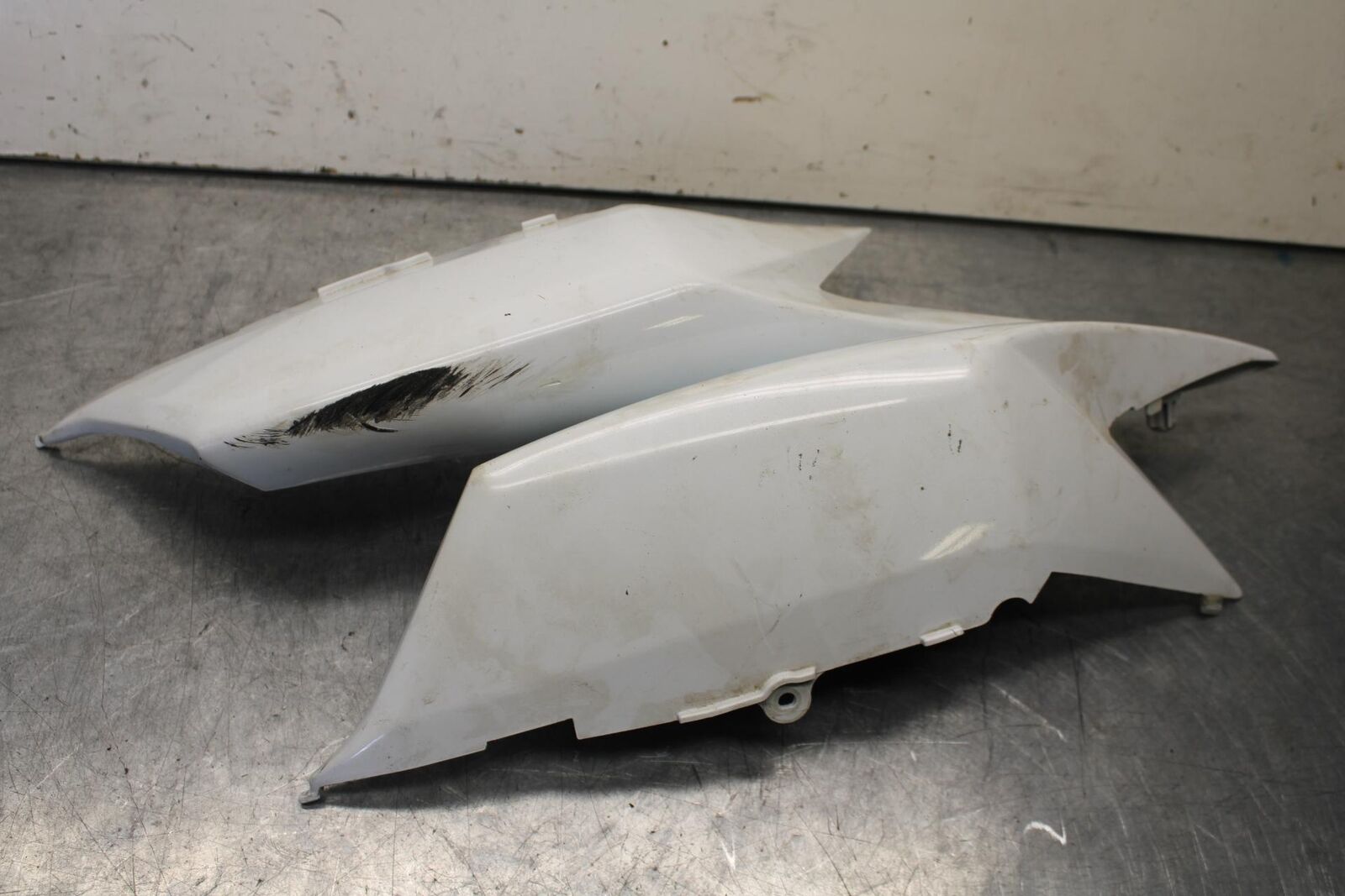 2008 Suzuki GSXR600 REAR BACK TAIL FAIRING COWL SHROUD SET PAIR BB101