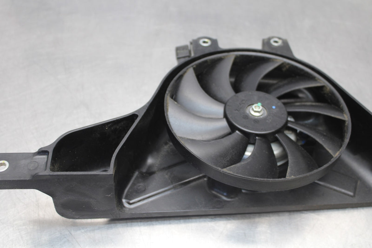23-26 KAWASAKI NINJA ZX4RR ENGINE RADIATOR COOLING FAN BB898
