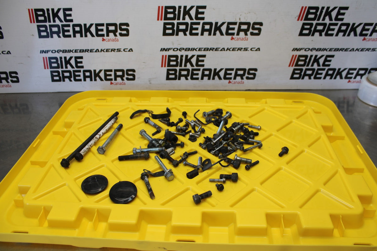 02 KAWASAKI VULCAN 800 VN800B CLASSIC MOUNTING BOLTS HARDWARE BB862