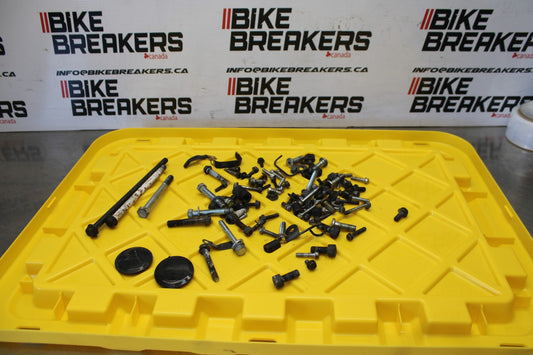02 KAWASAKI VULCAN 800 VN800B CLASSIC MOUNTING BOLTS HARDWARE BB862
