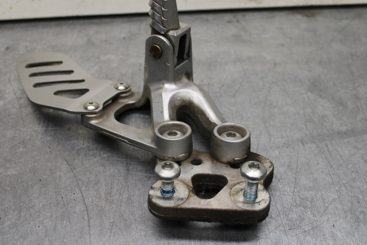 08-10 SUZUKI GSXR 600 LEFT REARSET REAR SET DRIVER FOOT PEG REST STOP BB753