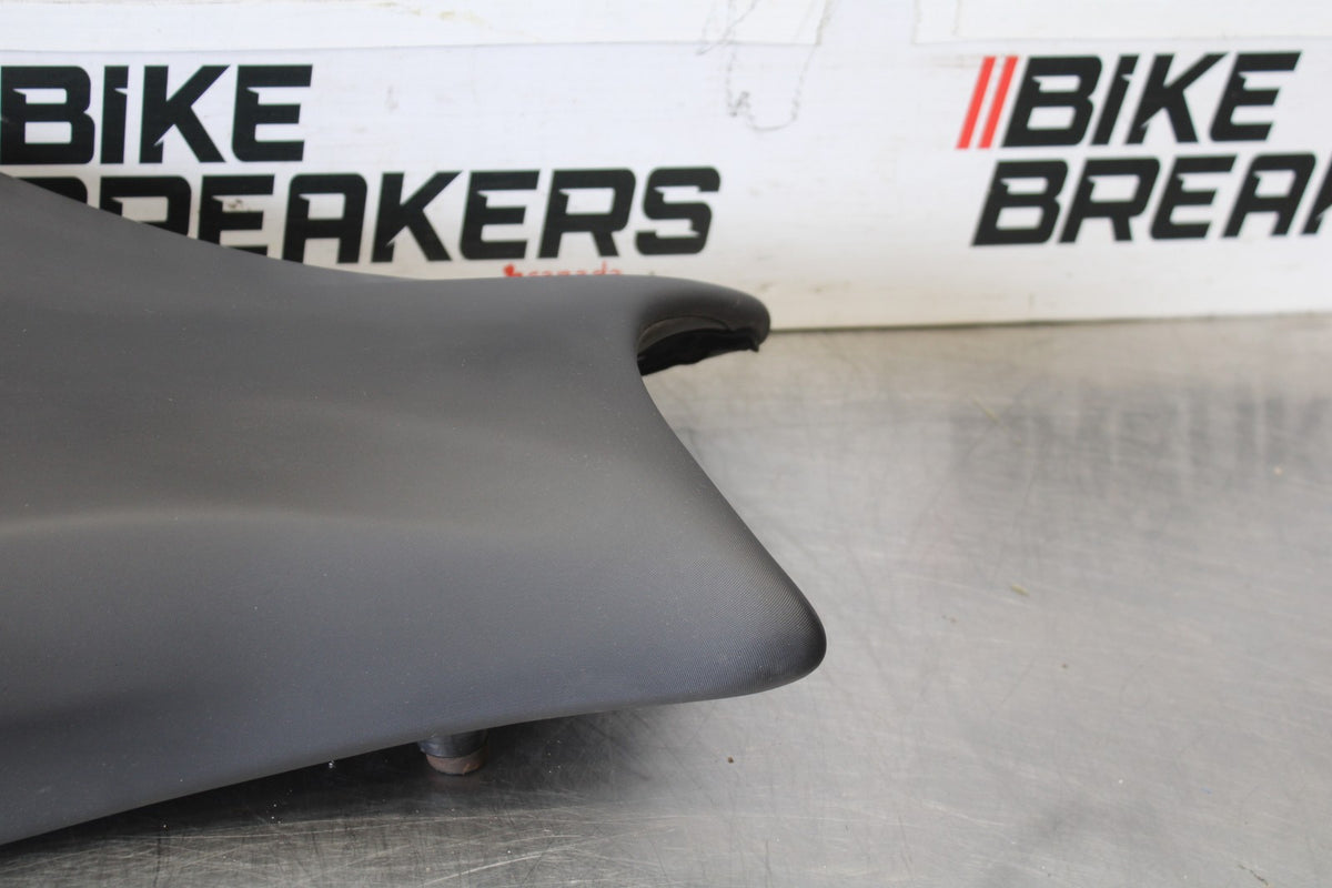 17-20 BMW S1000R FRONT DRIVERS SEAT PAD SADDLE PILLION BB909