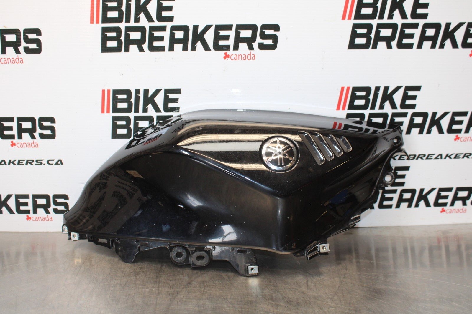 22-25 YAMAHA YZF R7 RIGHT GAS TANK FUEL CELL PANEL COVER TRIM COWL BB176