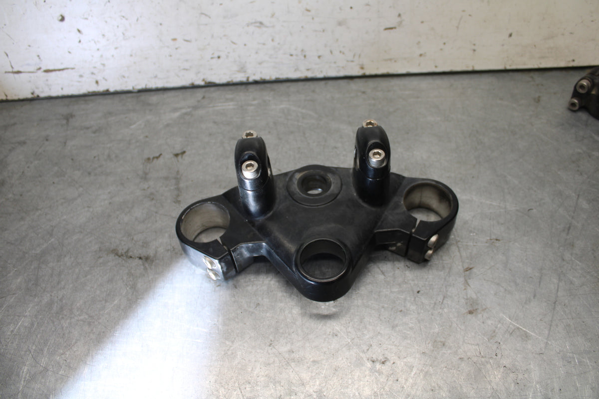 01-06 TRIUMPH TIGER 955I FORKS UPPER TRIPLE TREE CLAMP  BB693
