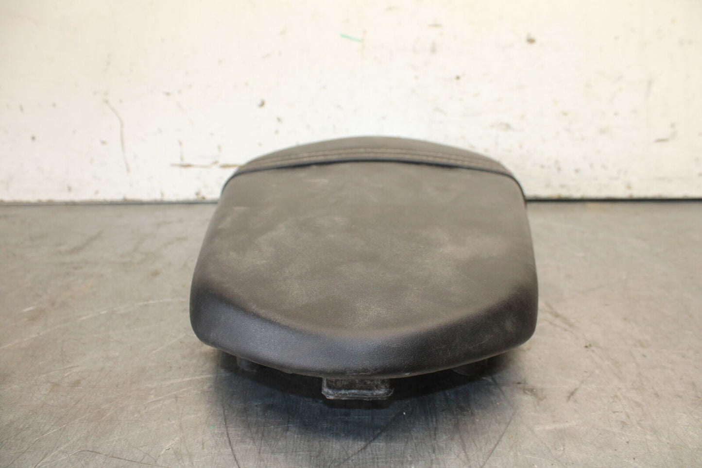 06-07 SUZUKI GSXR 600 REAR BACK PASSENGER TANDEM SEAT PAD SADDLE PILLION BB694