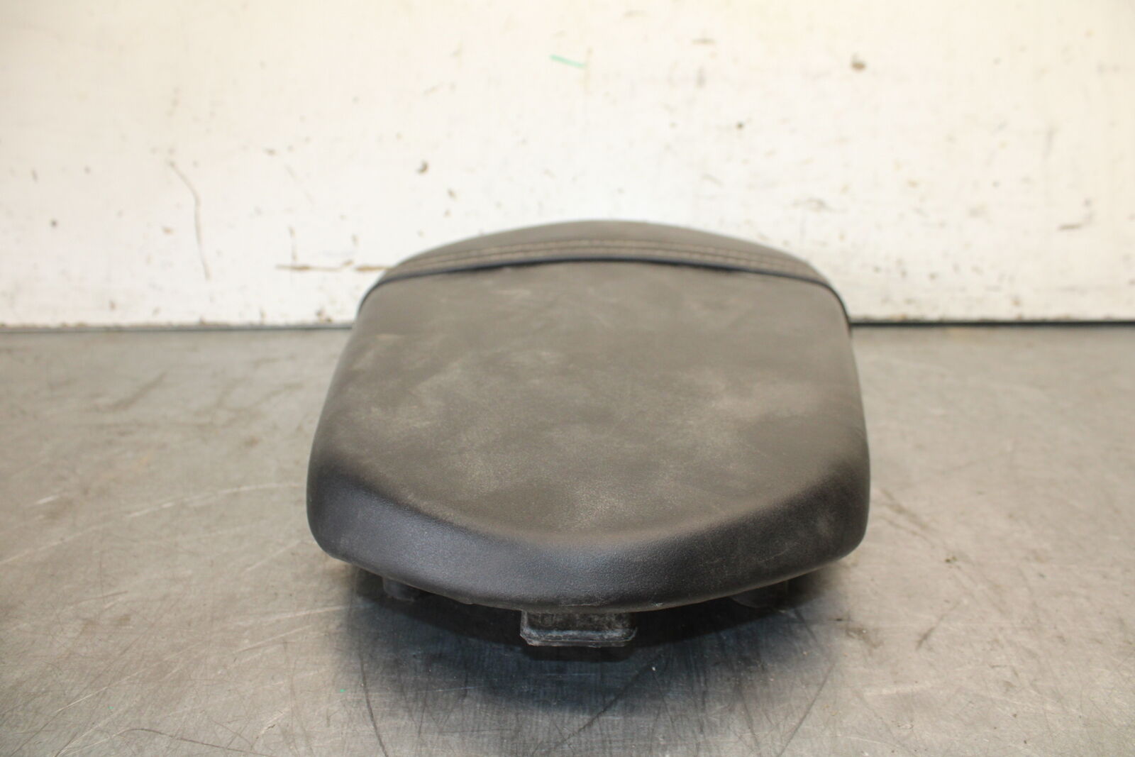 06-07 SUZUKI GSXR 600 REAR BACK PASSENGER TANDEM SEAT PAD SADDLE PILLION BB694