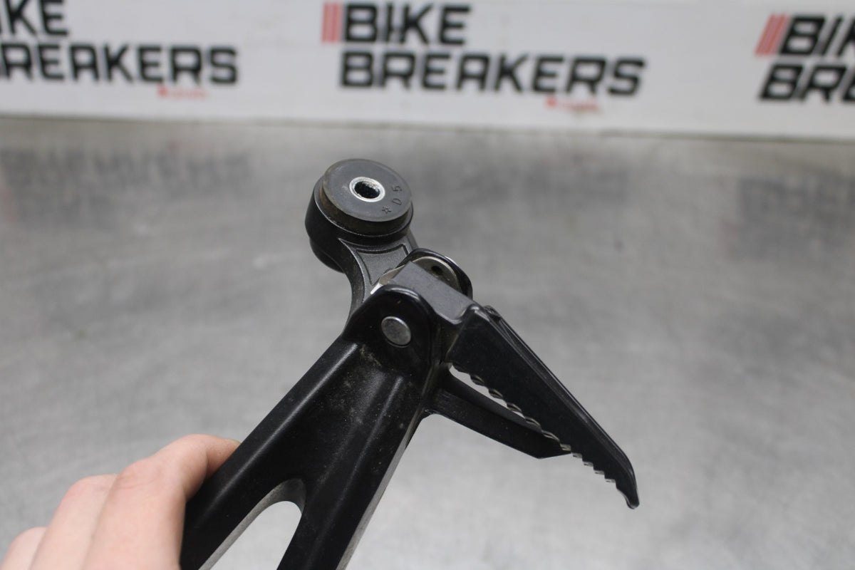 15-26 SUZUKI GSXR600 RIGHT REAR BACK PASSENGER PEG BB888