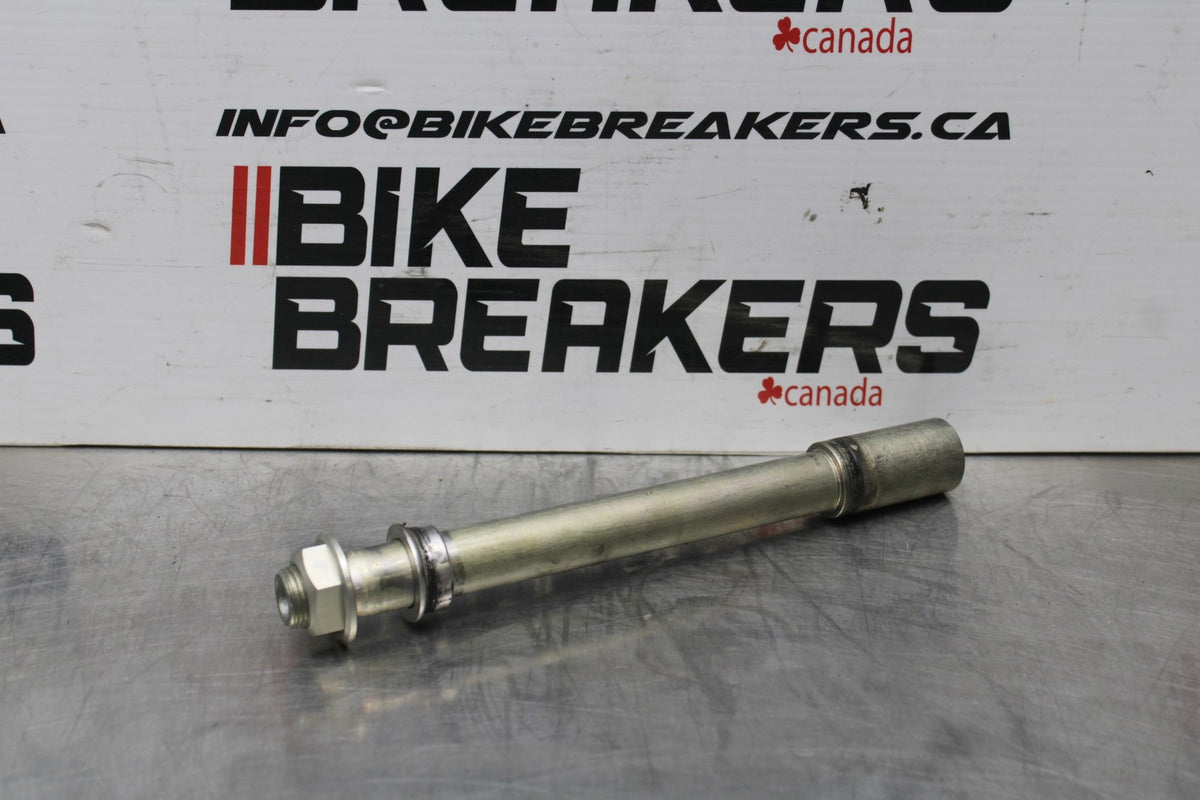 11-25 SUZUKI GSXR 600  FRONT WHEEL RIM AXLE PIVOT BOLT BB830