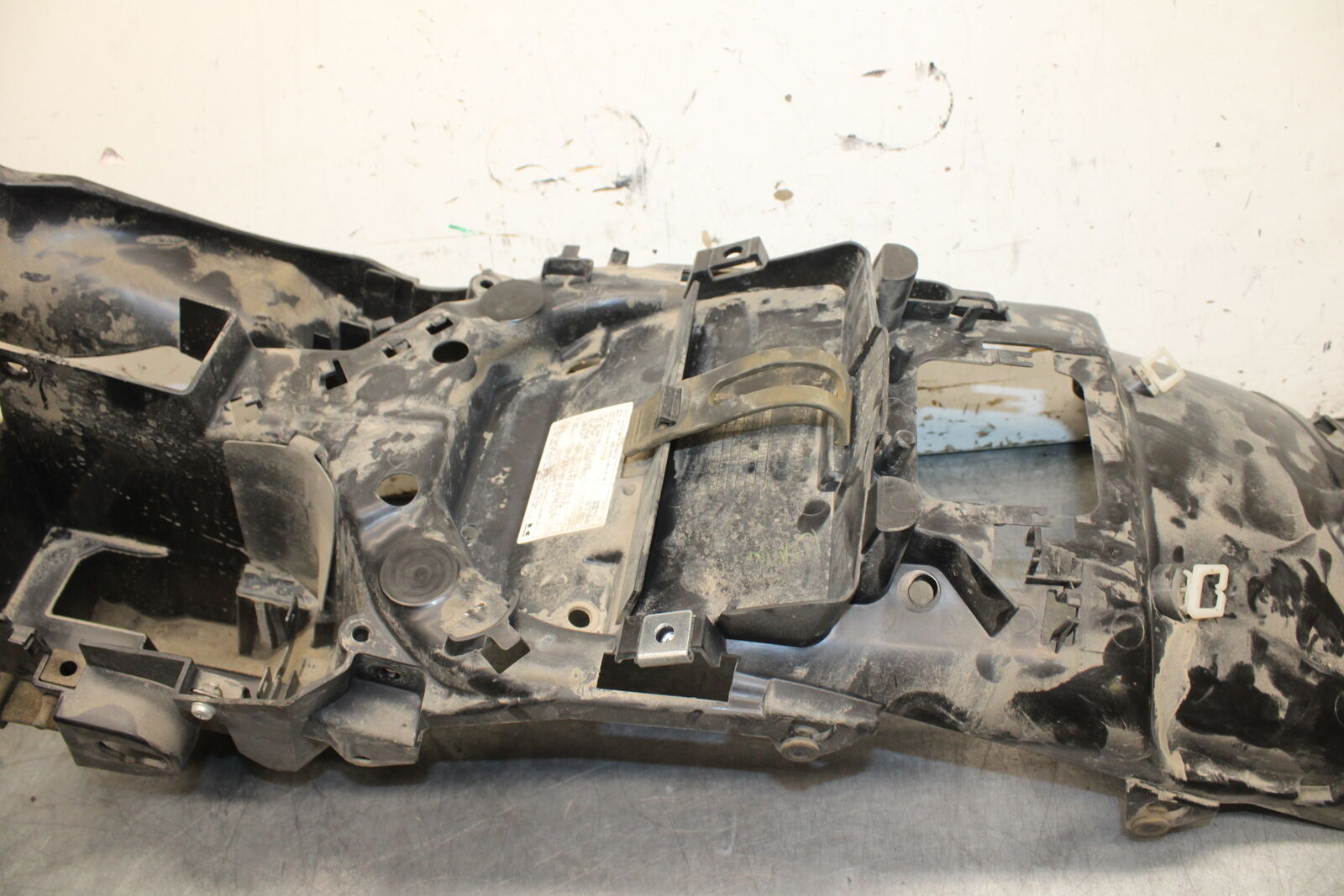 16-17 KAWASAKI VULCAN S 650 EN650 ABS BATTERY TRAY BOX HOLDER BB731