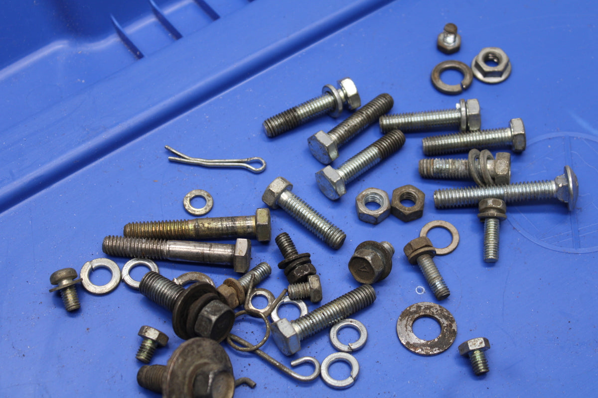 78 SUZUKI GS550E MOUNTING BOLTS HARDWARE MOTOR SCREWS BB133