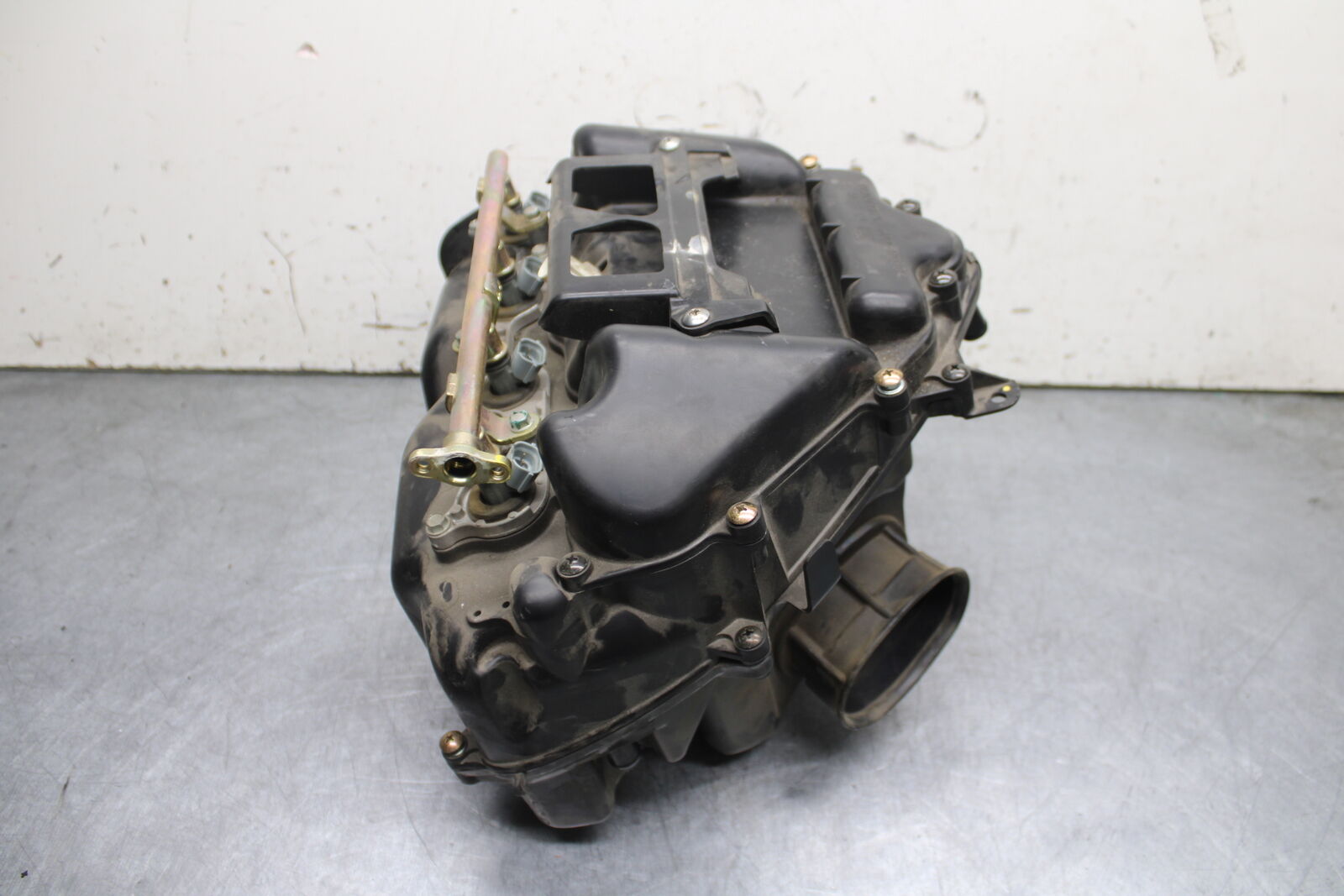 05-06 HONDA CBR600RR AIRBOX AIR INTAKE FILTER BOX W TOP RAIL INJECTORS BB727