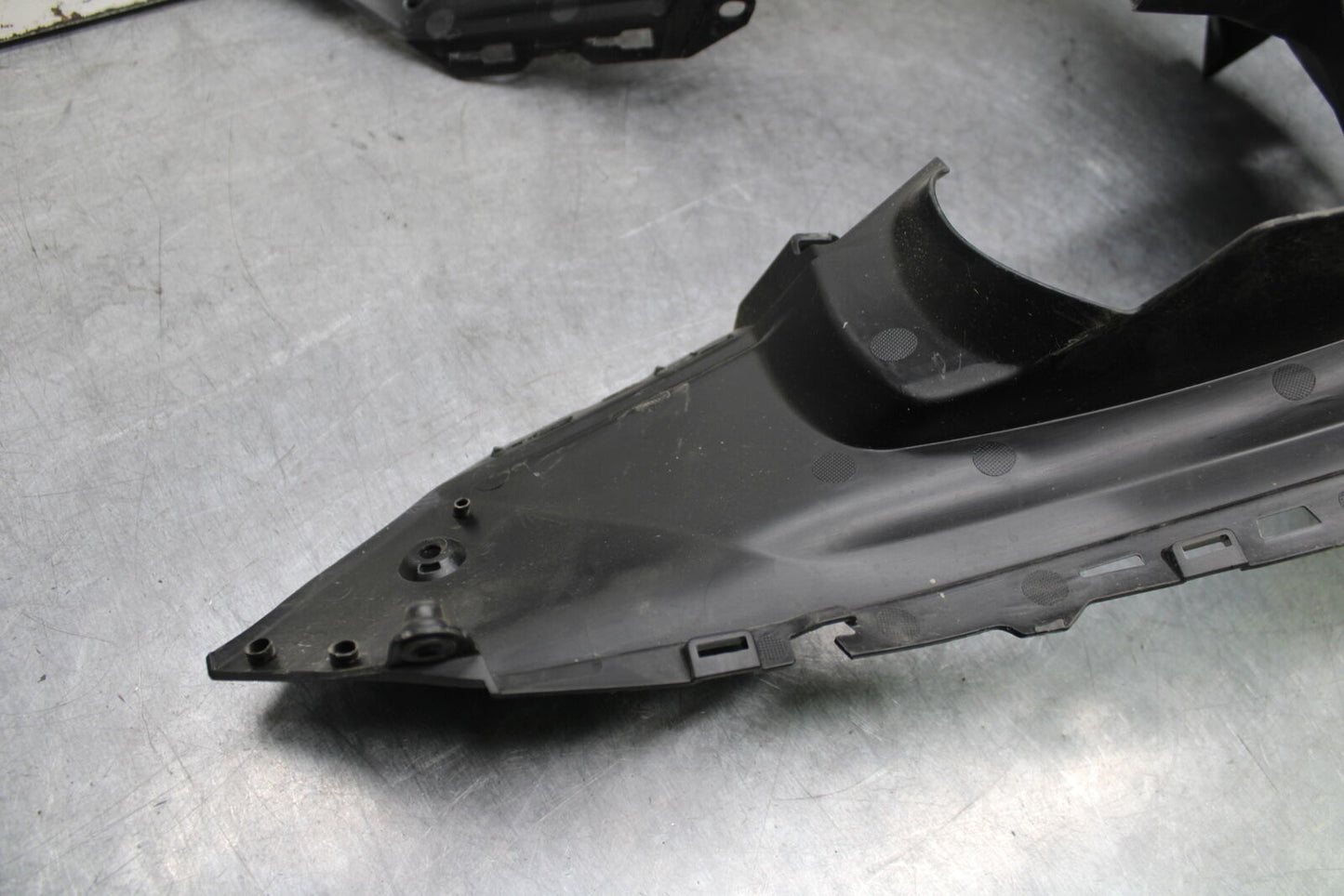 18-24 KAWASAKI NINJA 650 FRONT CENTER GAUGE COWL FAIRING BB725