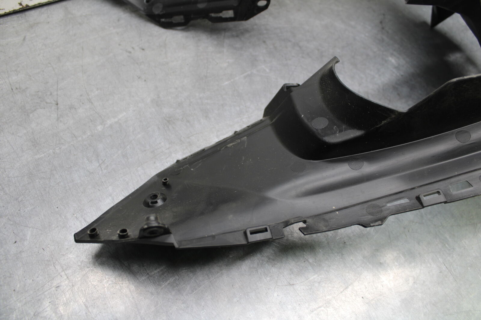 18-24 KAWASAKI NINJA 650 FRONT CENTER GAUGE COWL FAIRING BB725