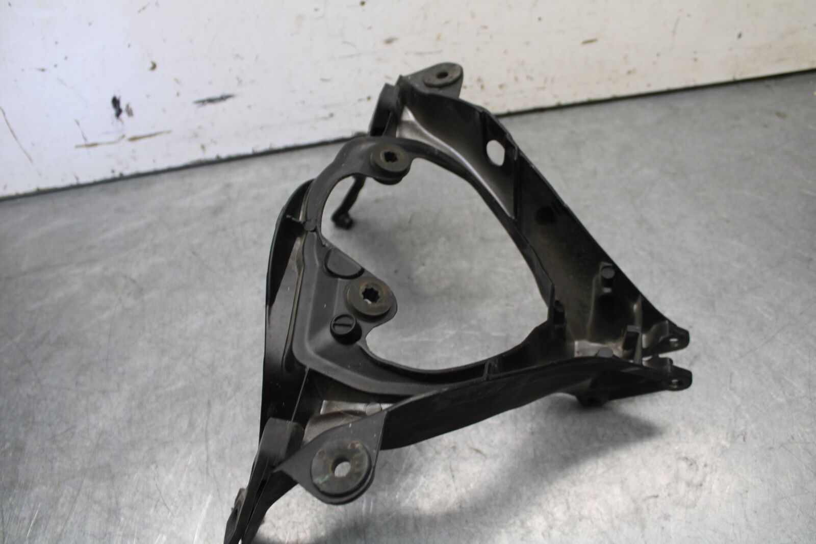 05-06 SUZUKI GSXR1000 UPPER FAIRING MIRROR GAUGES STAY BRACKET 94511-41G00 BB663