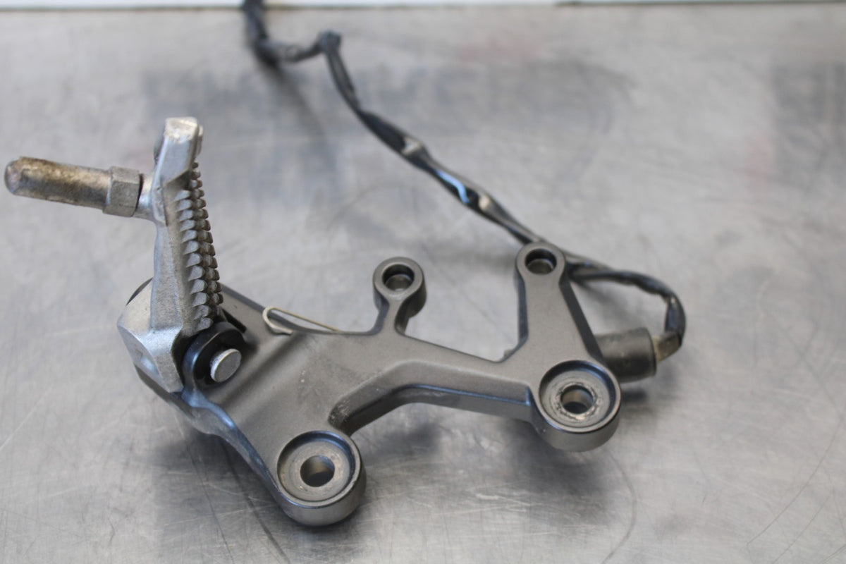 24-25 KAWASAKI NINJA 500 ABS RIGHT REARSET REAR SET DRIVER FOOT PEG REST BB899