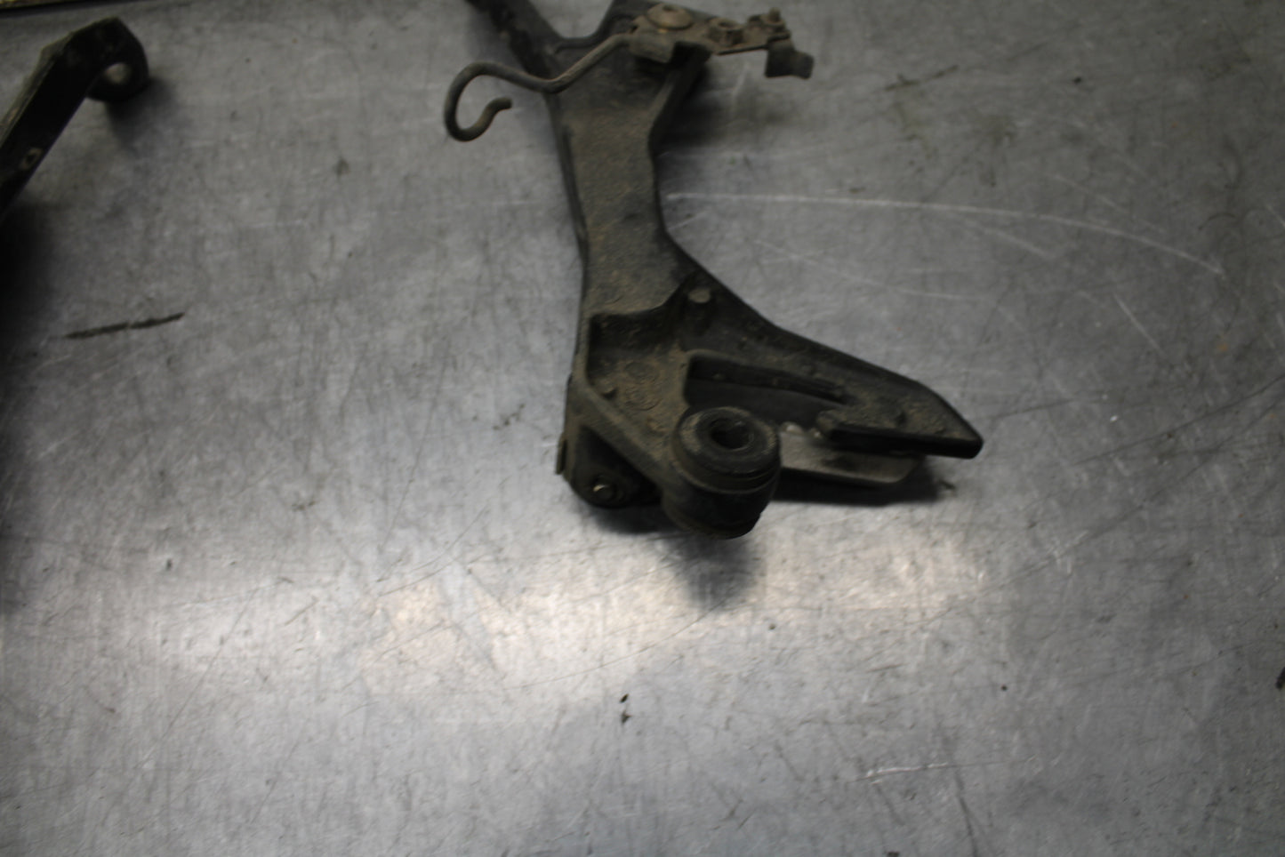 24 KAWASAKI NINJA 500 ABS REAR BACK PASSENGER PEG SET PAIR BB744