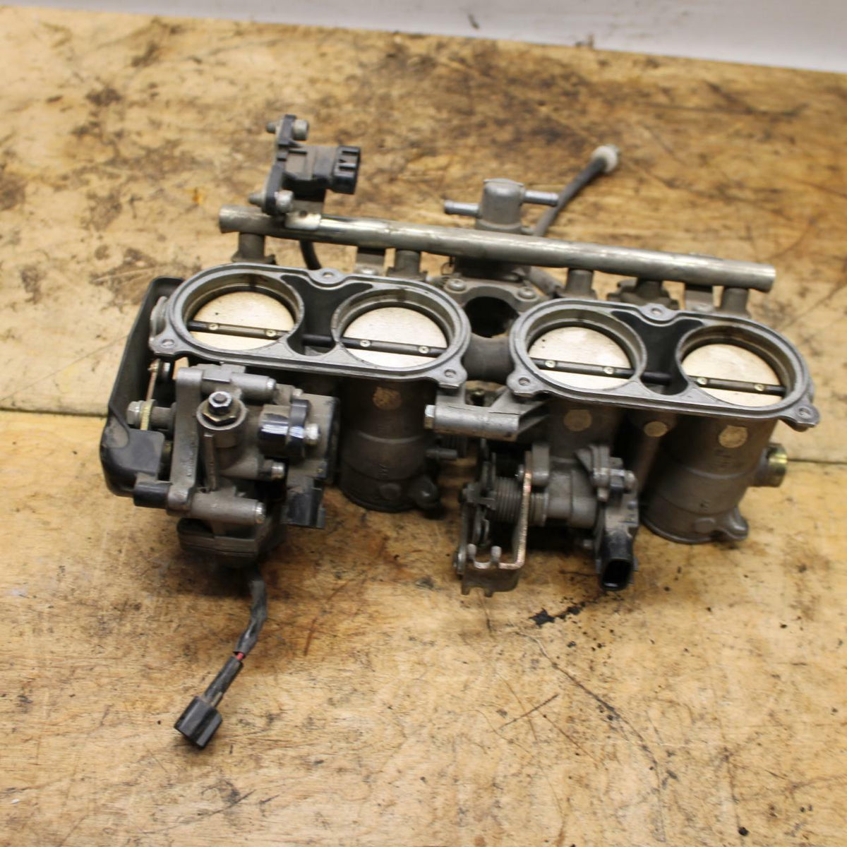 06-15 YAMAHA FZ1 MAIN FUEL INJECTORS / THROTTLE BODIES BB326