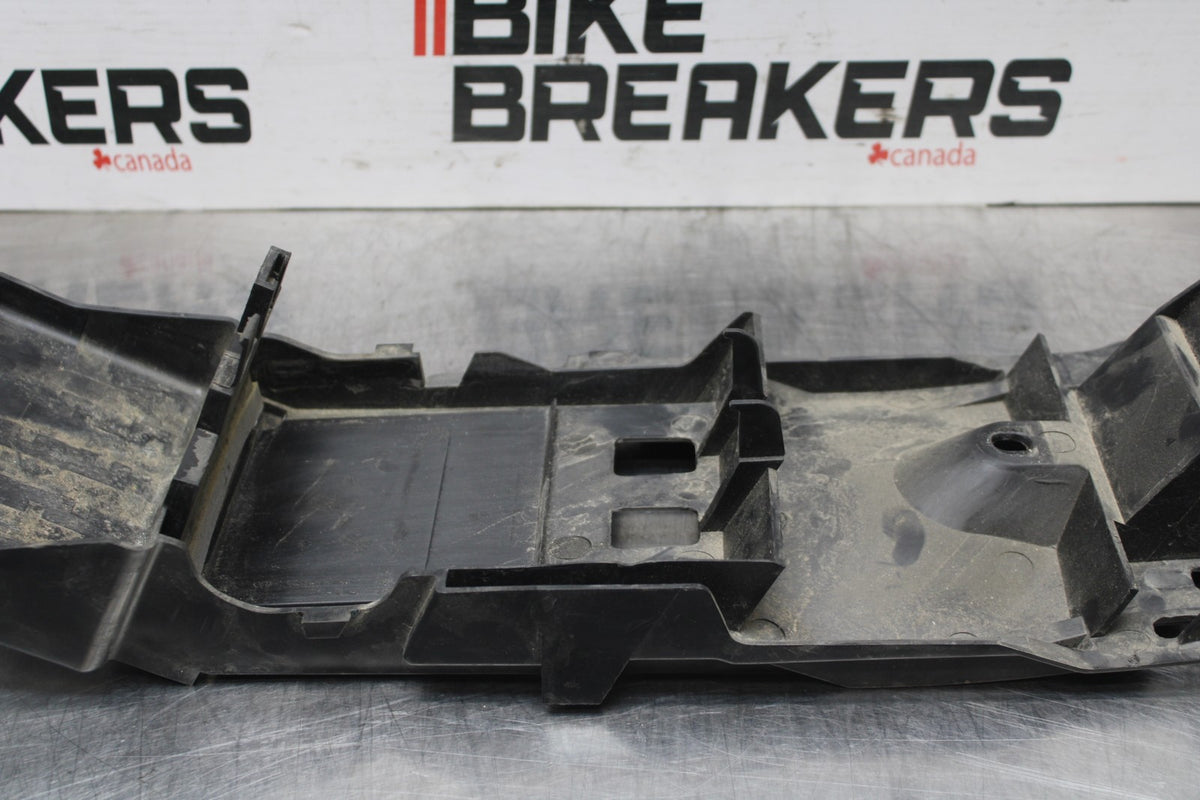 06-07 SUZUKI GSXR 600 REAR BACK TAIL UNDERTAIL BATTERY TRAY PLASTIC BB822