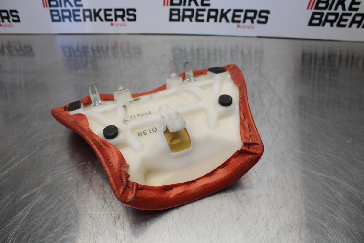 07 KAWASAKI Z1000 FRONT DRIVERS SEAT PAD SADDLE PILLION BB148