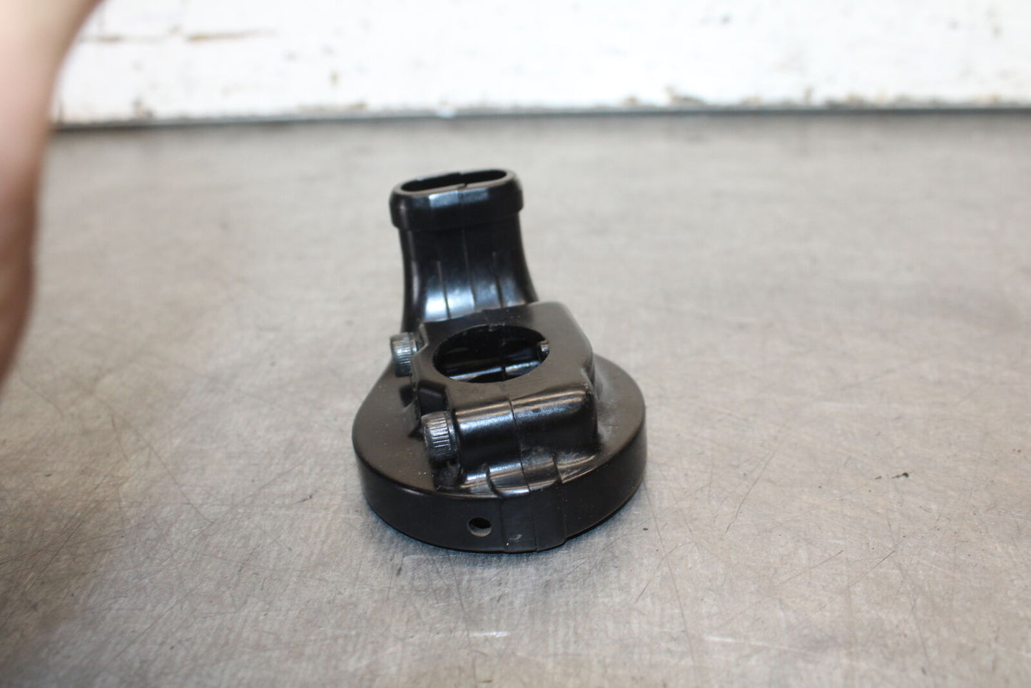 09-14 YAMAHA YZF R1 THROTTLE CABLE LINE HOUSING GUIDE BB696