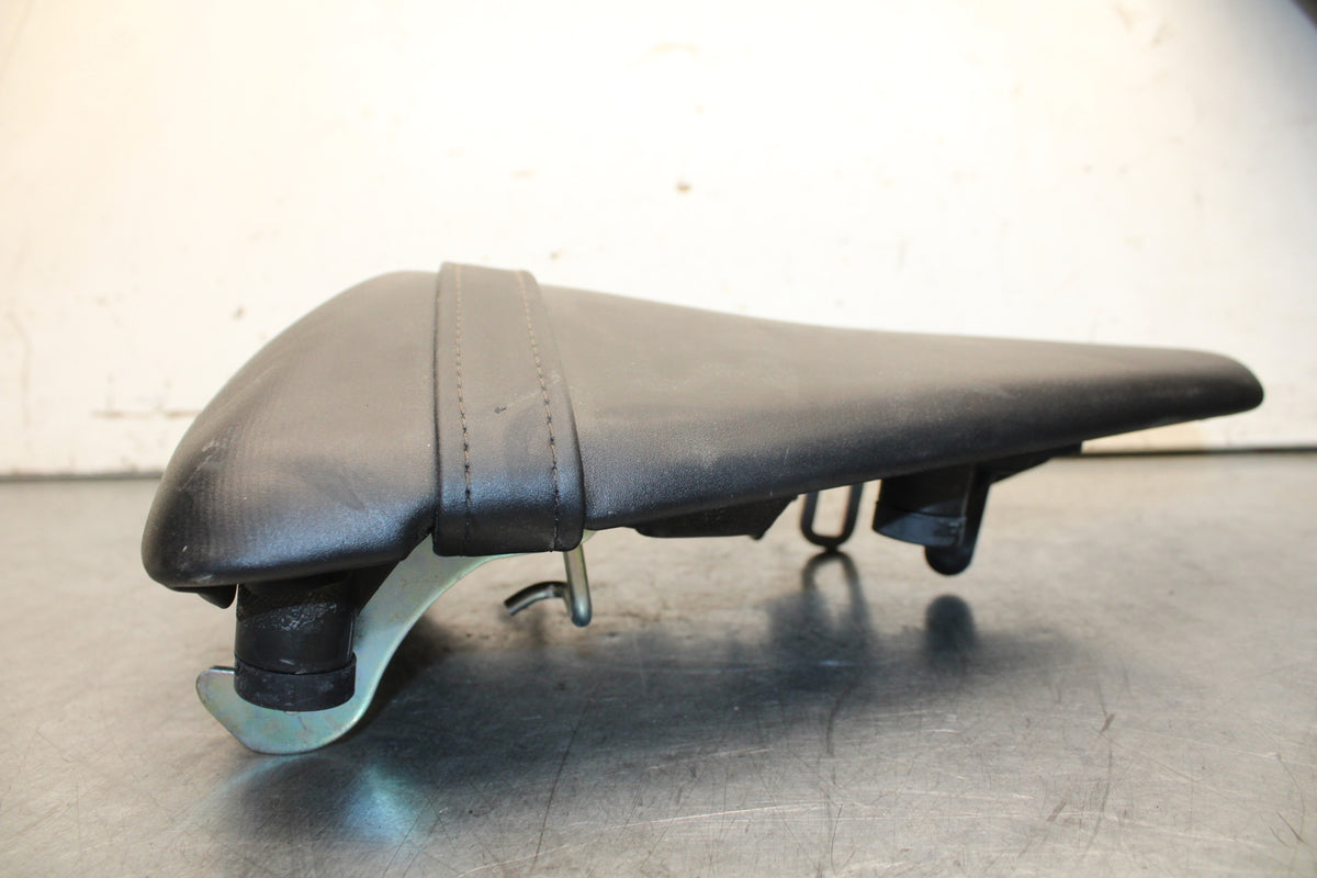 15-17 YAMAHA YZF R3 REAR BACK PASSENGER TANDEM SEAT PAD SADDLE PILLION BB651