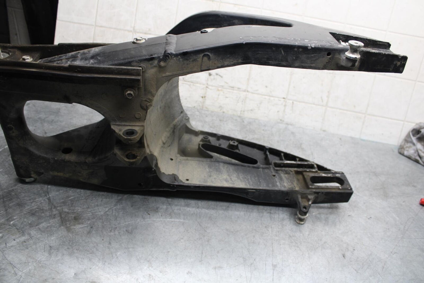 2007 Suzuki GSXR600  SWINGARM BACK SUSPENSION SWING ARM 61000-01H00-YAP BB540