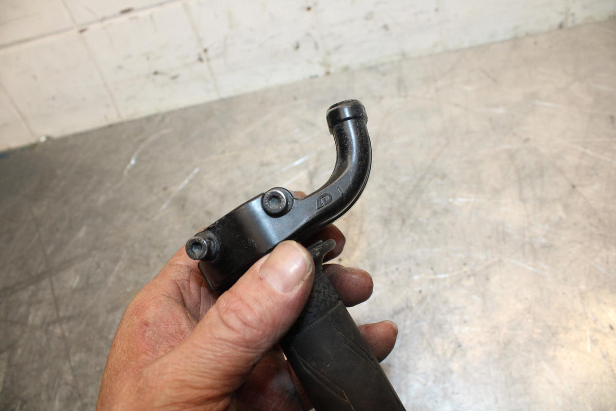 18 YAMAHA YZF R1  THROTTLE CABLE LINE HOUSING GUIDE BB473