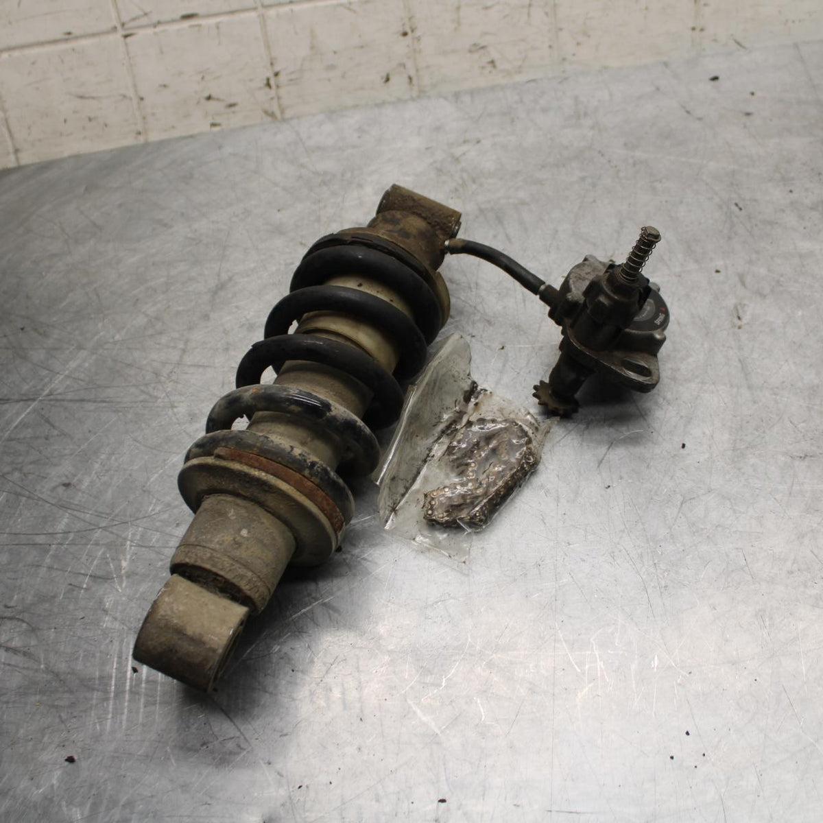 84-85 YAMAHA FJ1100 REAR BACK SHOCK ABSORBER SUSPENSION 36Y-22210-10-00 BB29