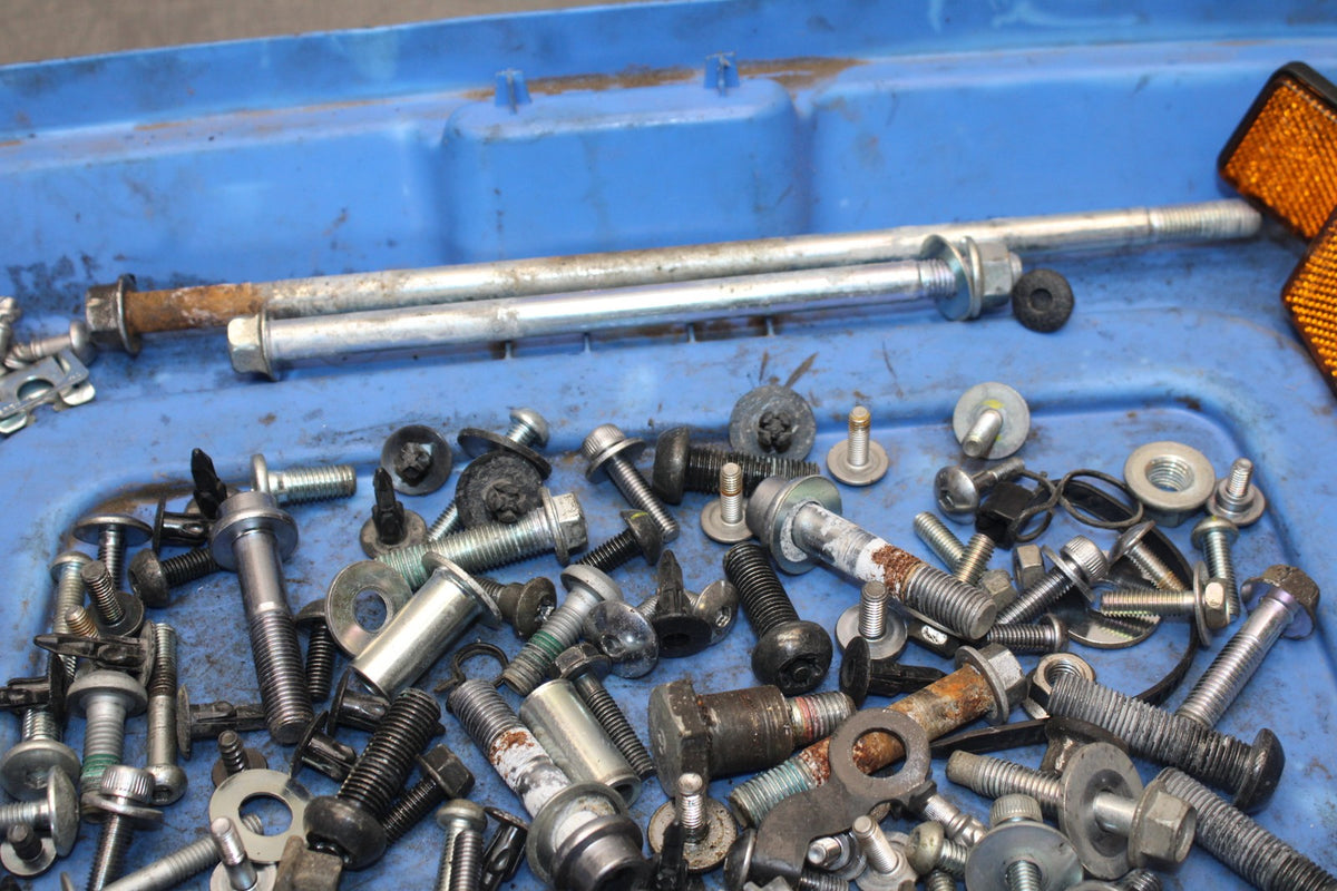 15-17 YAMAHA FJ09 MOUNTING BOLTS HARDWARE SCREWS BB906