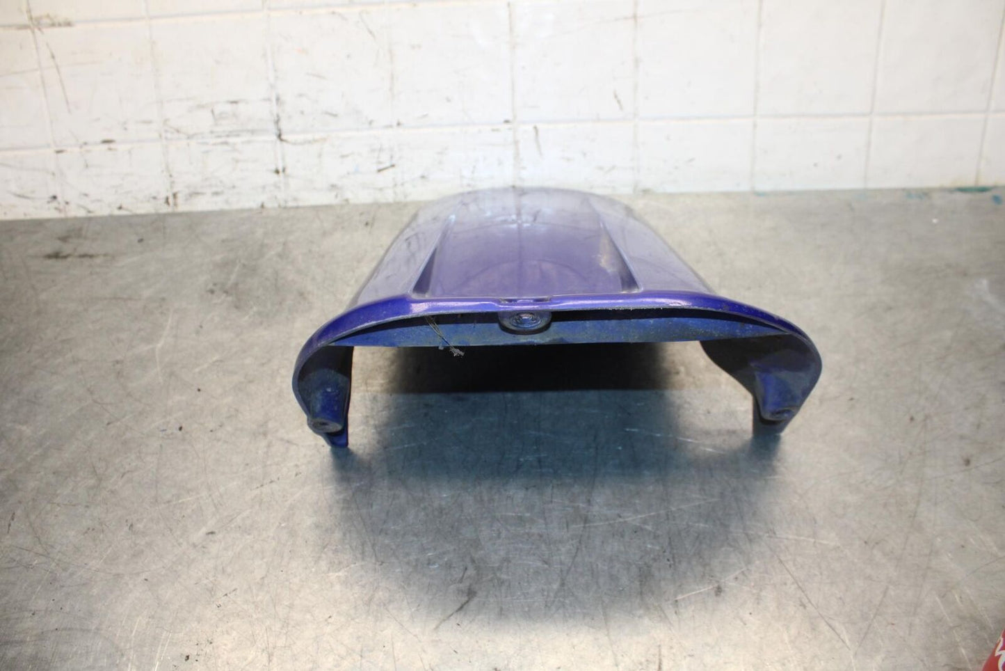 1998 Yamaha YZF R1 REAR BACK WHEEL TIRE HUGGER FENDER 99999-03155-00 BB53