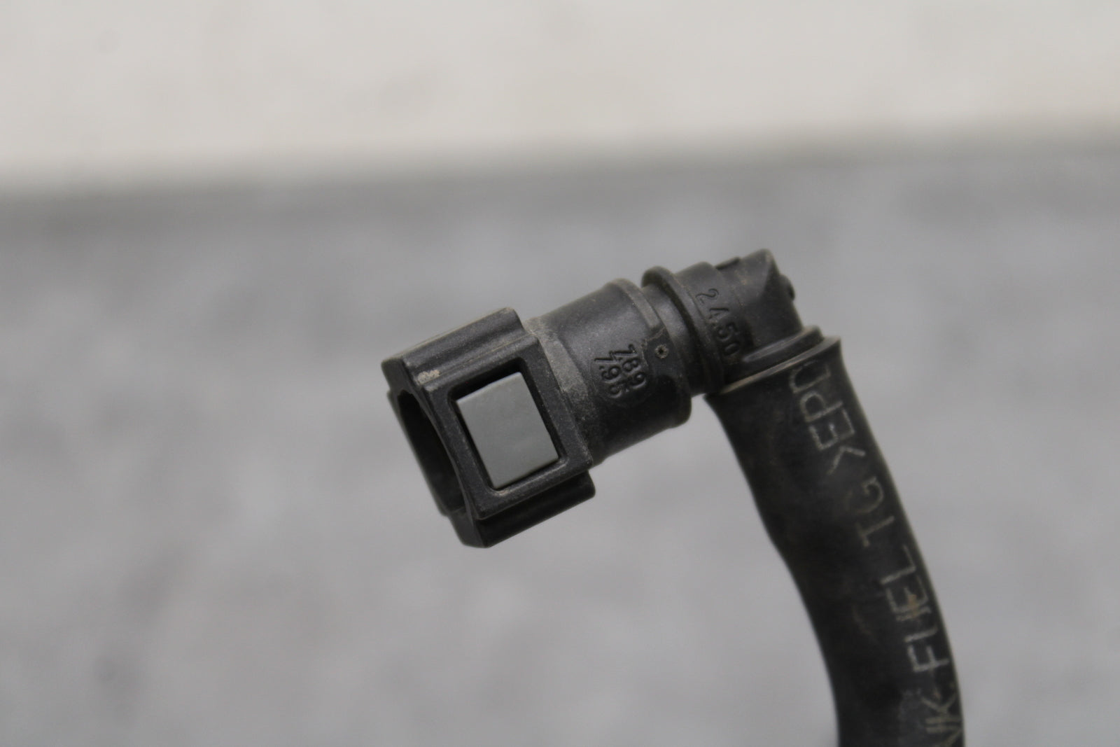 04-05 YAMAHA YZF R1 FUEL HOSE GAS LINE TUBE PIPE BB131