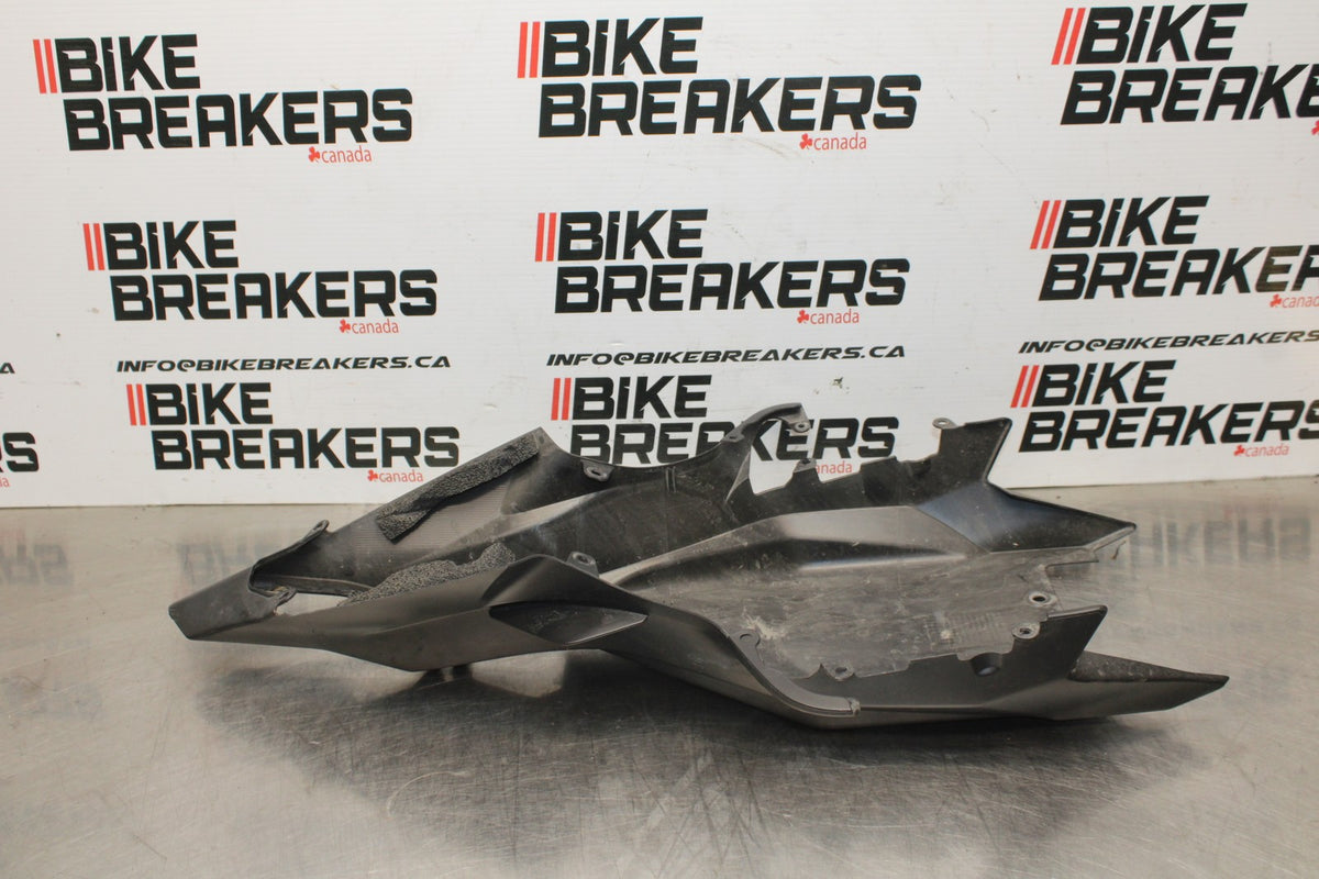 18 YAMAHA YZF R1  REAR BACK TAIL UNDERTAIL FAIRING COWL FENDER BB838