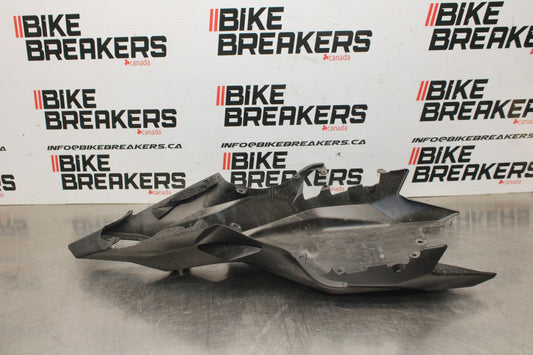 18 YAMAHA YZF R1  REAR BACK TAIL UNDERTAIL FAIRING COWL FENDER BB838