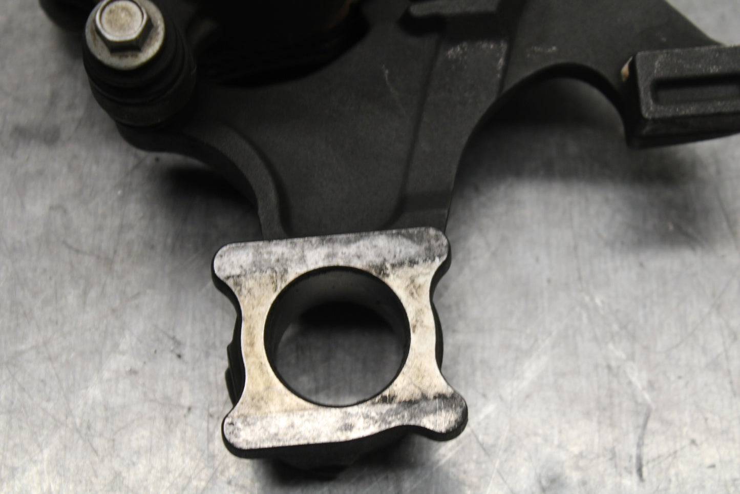 08-10 SUZUKI GSXR750 REAR BACK BRAKE CALIPER W MOUNT BRACKET BB119