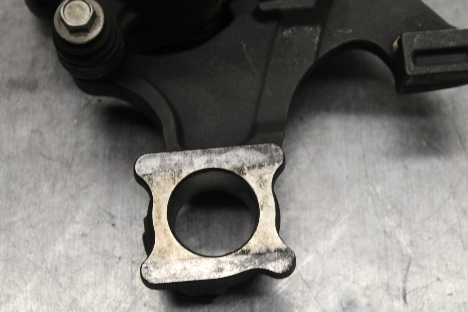 08-10 SUZUKI GSXR750 REAR BACK BRAKE CALIPER W MOUNT BRACKET BB119