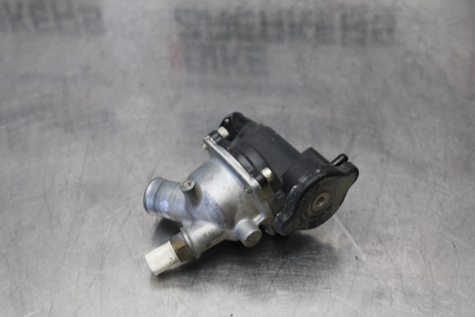 08 KAWASAKI VULCAN 900 THERMOSTAT W HOUSING ASSEMBLY BB184