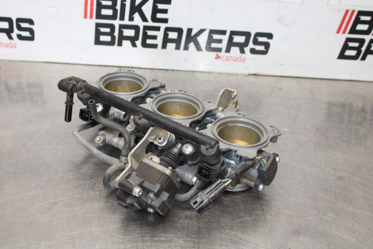 12 TRIUMPH STREET TRIPLE R MAIN FUEL INJECTORS / THROTTLE BODIES BB914