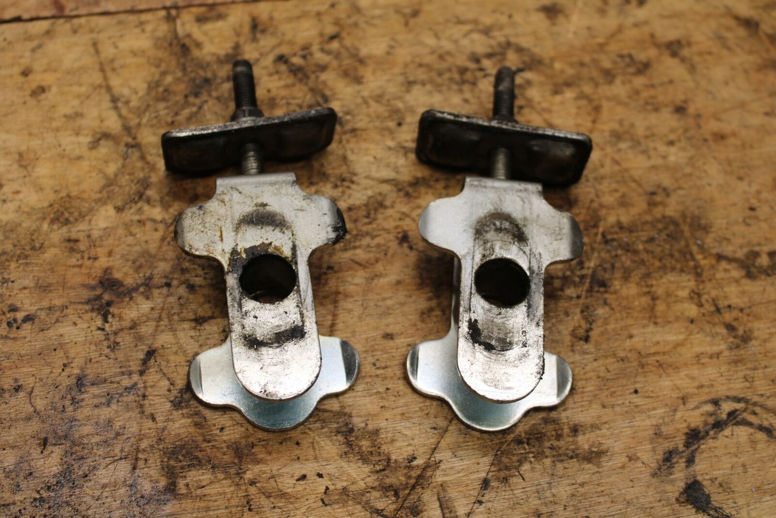 04-09 SUZUKI GS500F SWINGARM CHAIN TENSIONER ADJUSTMENT BRACKETS  BB335