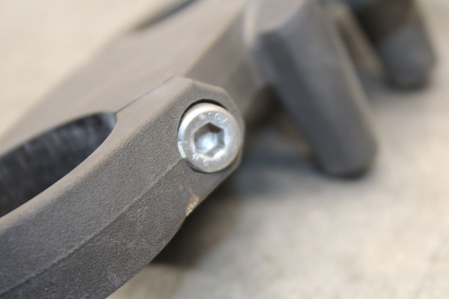 05-06 SUZUKI GSXR1000 FORKS UPPER TRIPLE TREE CLAMP 51311-41G00 BB663