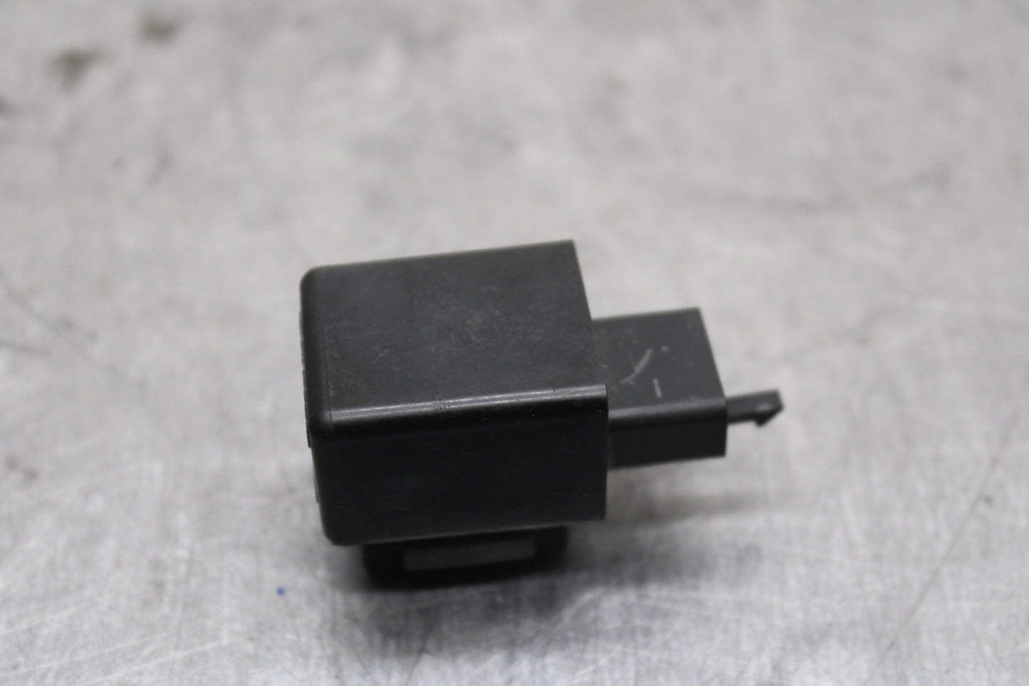 04-05 YAMAHA YZF R1 TURN SIGNAL BLINKER RELAY FLASHER SWITCH BB131