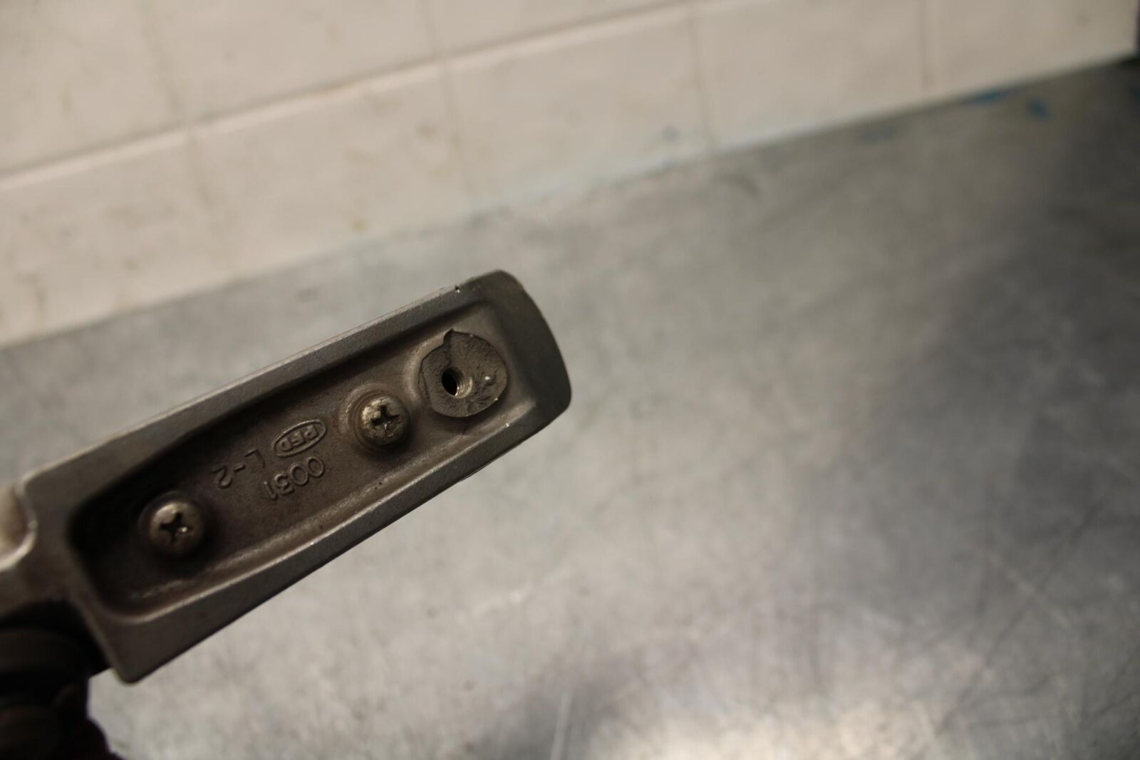 08-09 KAWASAKI NINJA ZX14R LEFT REARSET REAR SET DRIVER FOOT PEG BRACKET  BB73